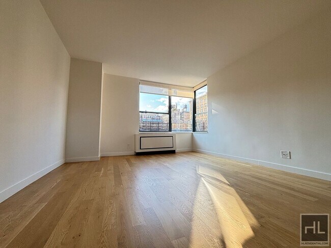 Building Photo - no fee 3 bedroom 2 bathroom with laundry -...