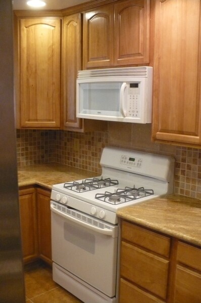 Building Photo - 920 Gregory Pl