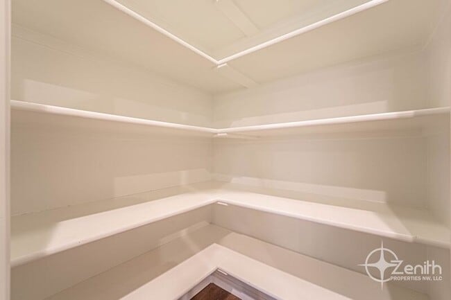 Building Photo - 3307 NE 43rd Pl