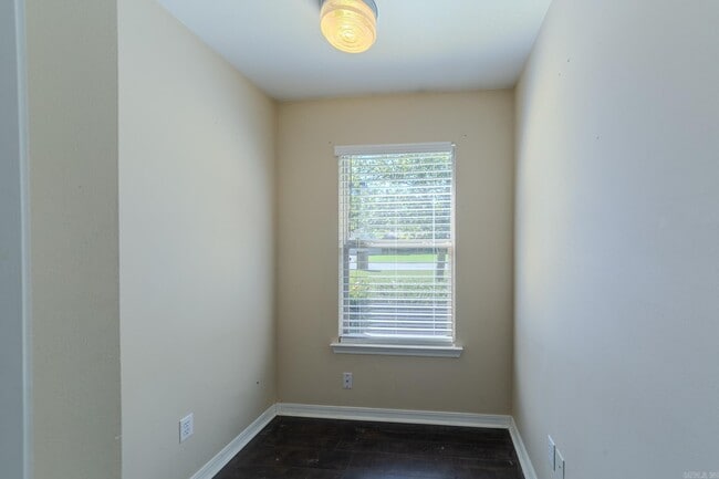 Building Photo - 12 Forest Dr