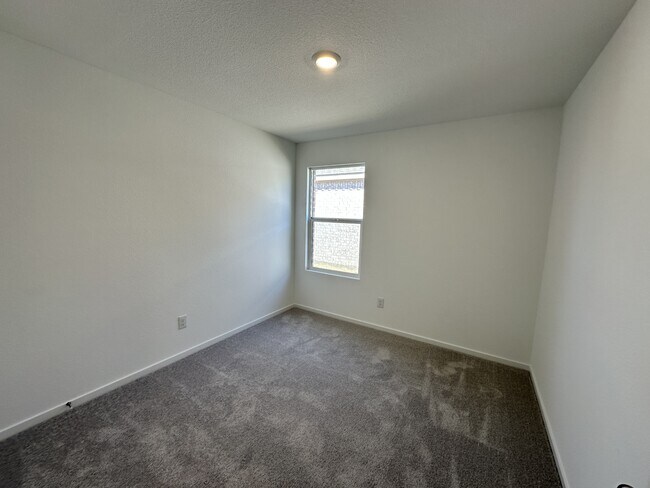 Building Photo - 1617 Elliott Rd