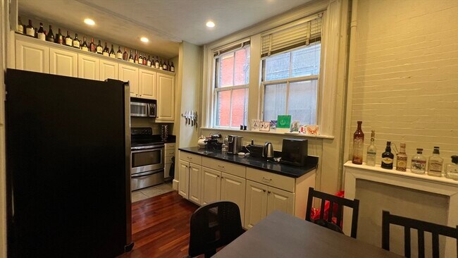 Building Photo - 259 Beacon St