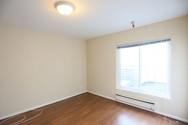 Building Photo - OPEN HOUSE: Tuesday (1/13) 6:40pm-7:00pm. Contemporary 2BR/1BA in the Outer Richmond, Yard, Laund...
