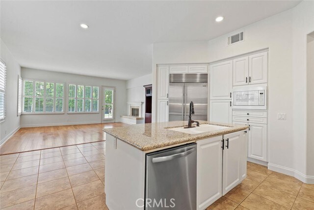 Building Photo - 2140 Chandler Dr