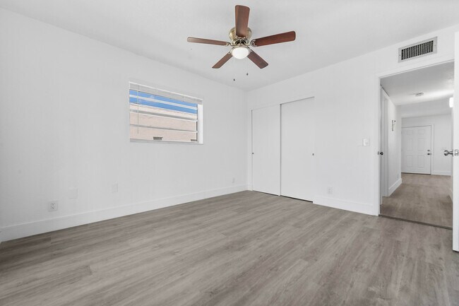 Building Photo - 511 Flanders K