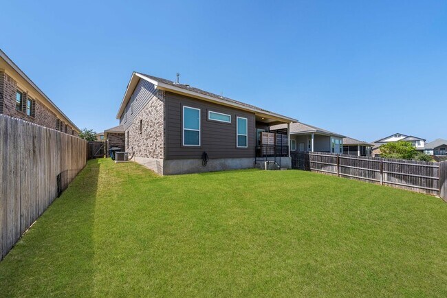 Building Photo - Spacious 4-Bed Oasis with Pool Access & Modern Upgrades in New Braunfels