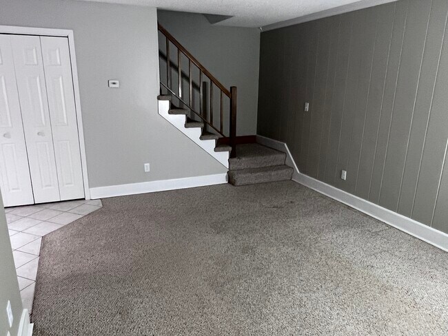 Living area - 1274 Greenbriar Ct