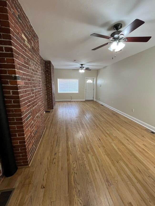 Building Photo - 185 Lodi Way