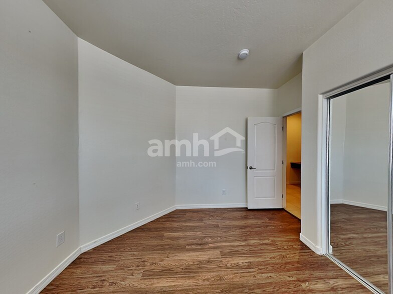 Building Photo - 6808 W Ridgeline Rd