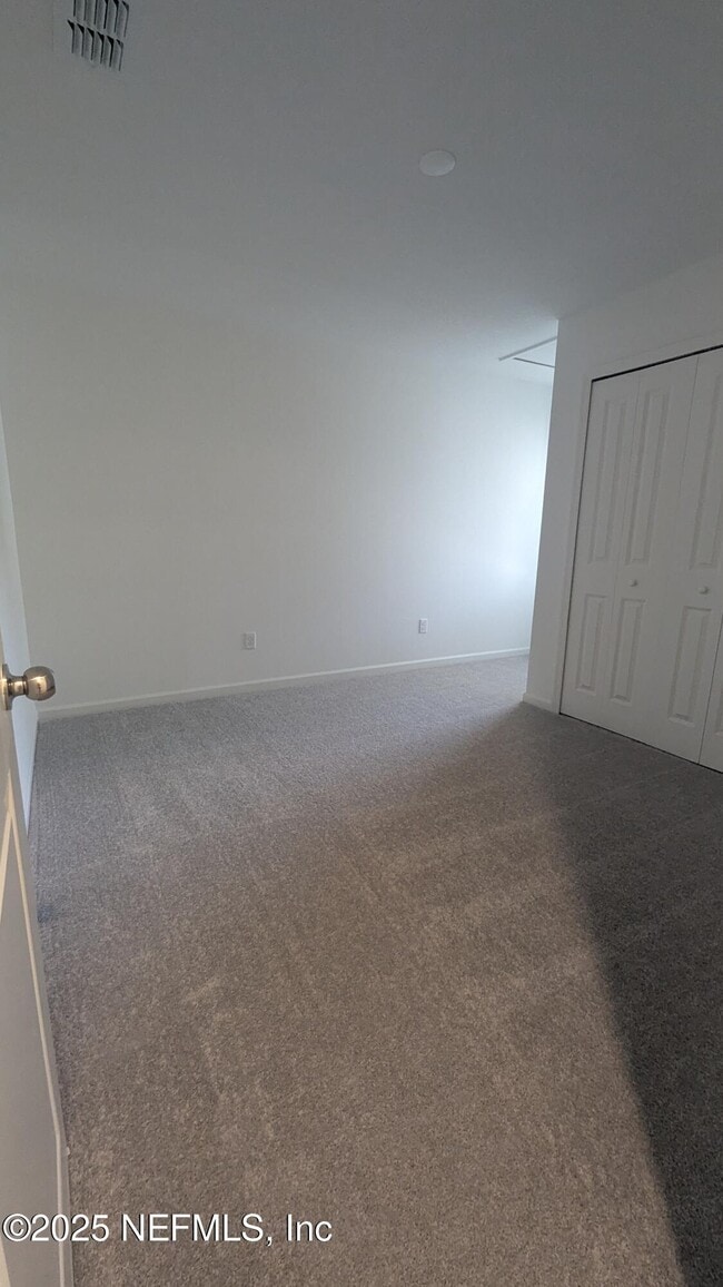 Building Photo - 550 Holly Lks Dr