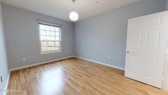 Building Photo - 7990 Baymeadows Cir E