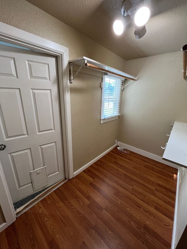 Building Photo - Strathmore House, Move In Ready!