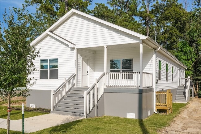 Building Photo - 9330 Crestview Dr