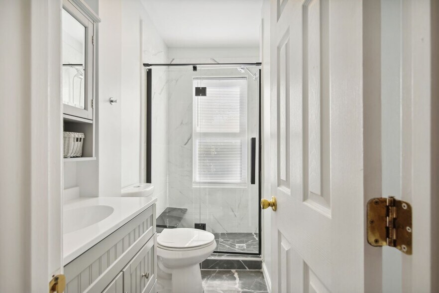 Building Photo - 1110 3rd St NE