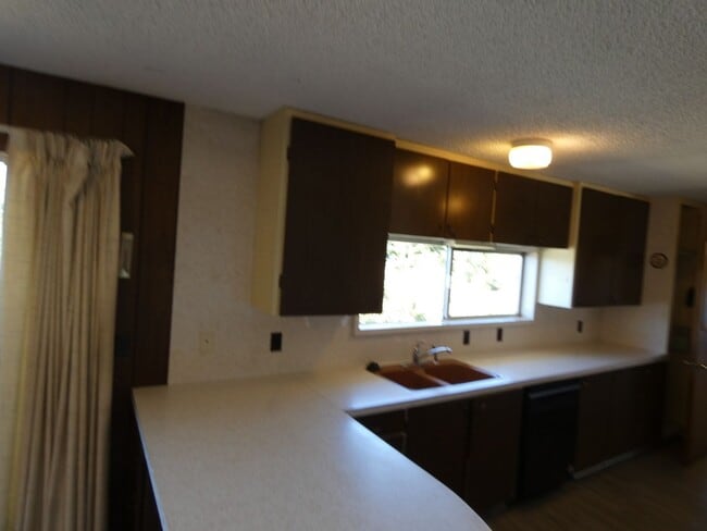 Building Photo - Central Duplex with View