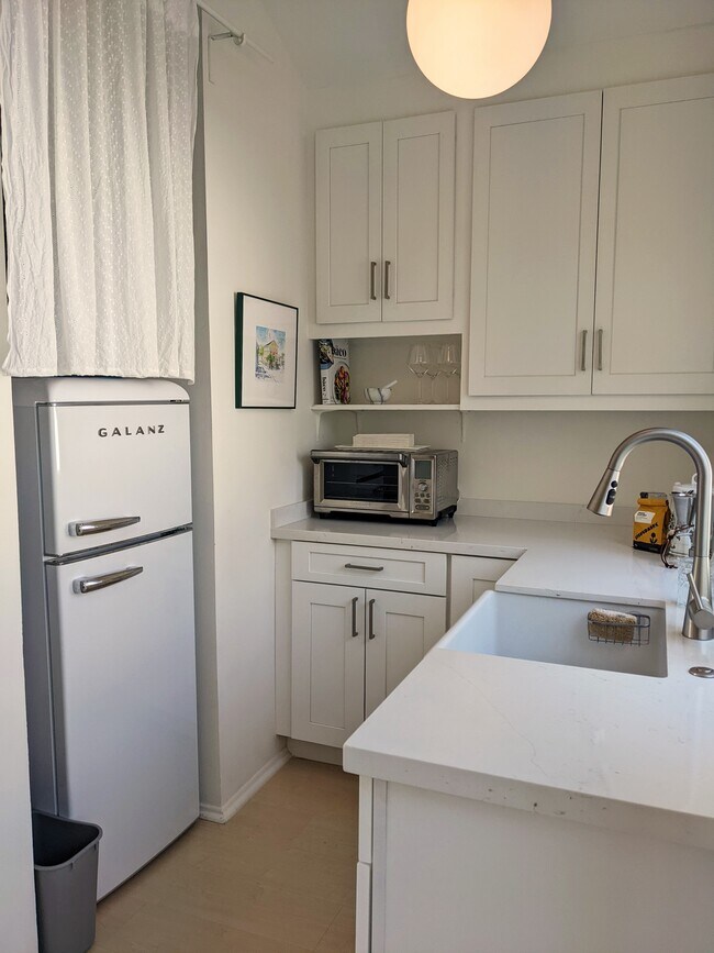 Building Photo - 411 Linnie Canal