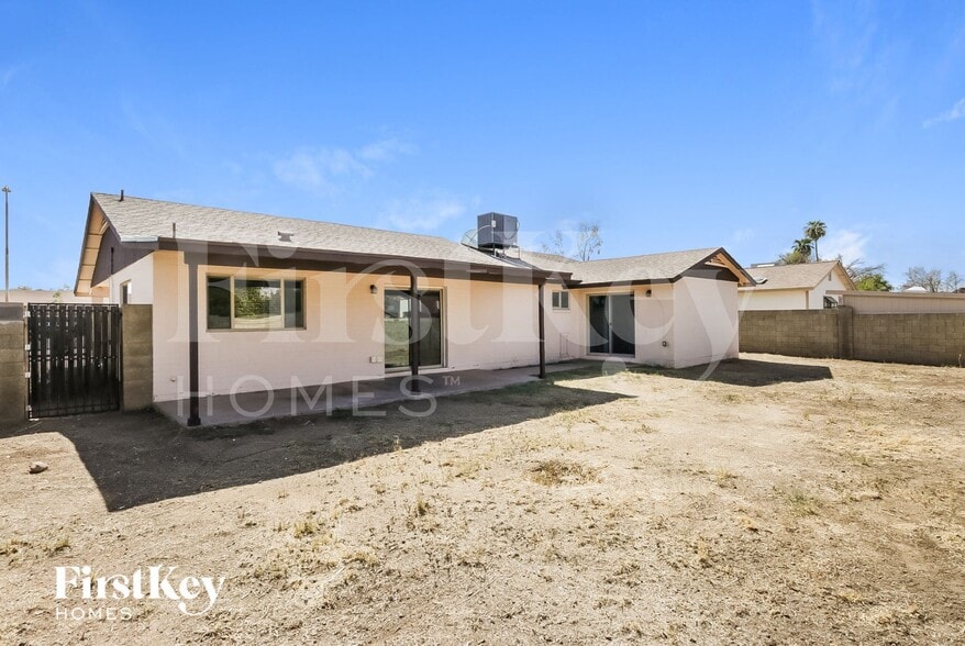 Building Photo - 2312 E Commonwealth Ave