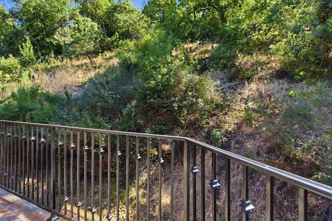 Building Photo - 3911 Pepper Tree Ct