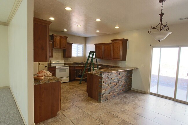 Building Photo - 2761 E 175 N