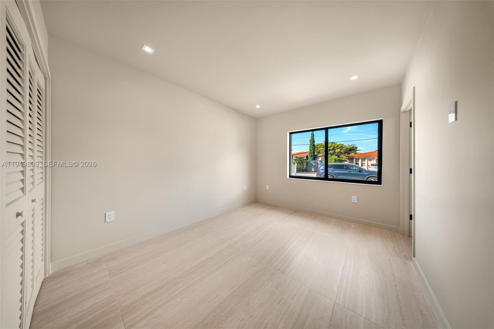 Building Photo - 2625 SW 32nd Ct