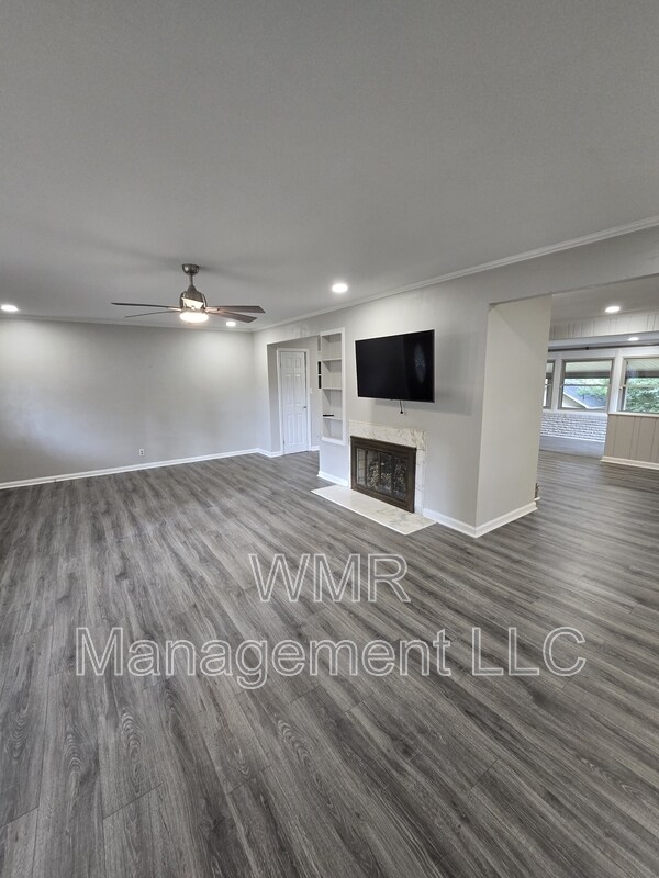 Building Photo - 420 Downey Pl