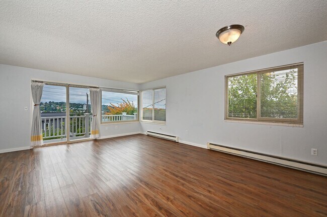 Building Photo - 3622 13th Ave W