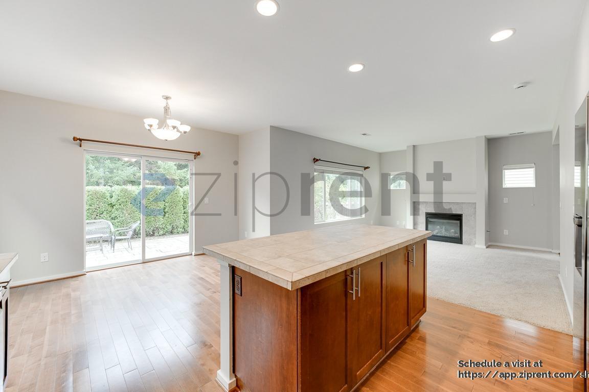 Building Photo - 1715 43rd St NE