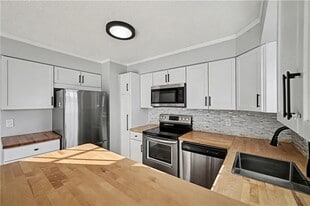 Building Photo - 3615 NE 68th Ter