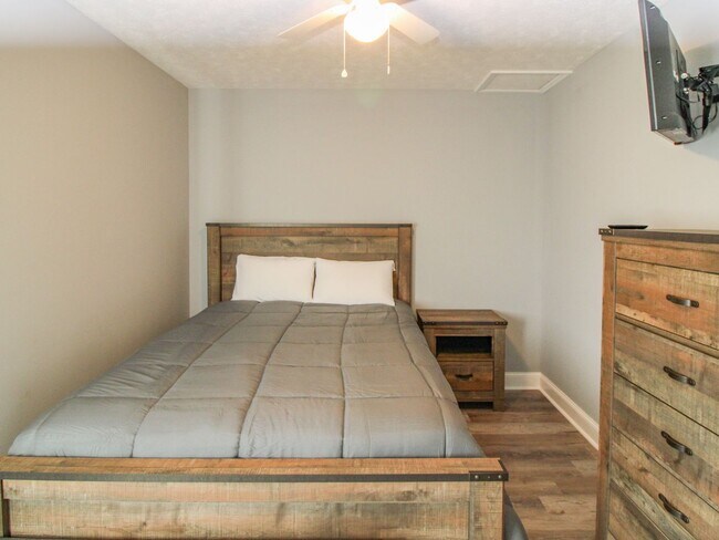 Building Photo - NEW Furnished Apartments close to Athens and TVA Brownsferry