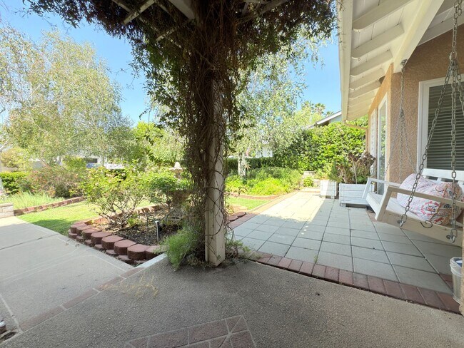 Building Photo - Spacious 4-Bedroom Home in Prime Santa Cla...