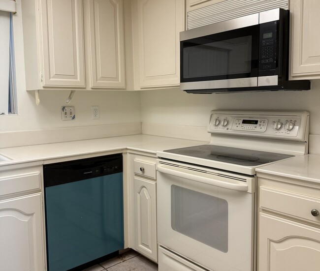 New appliances - 3421 Calle Azul