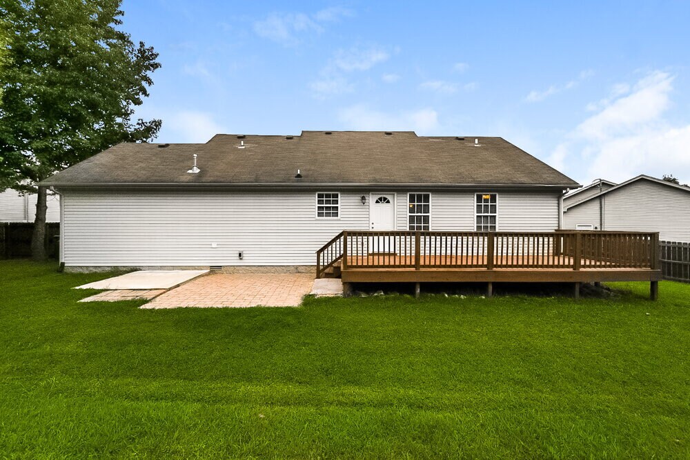 Building Photo - 715 Whispering Breeze