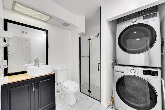 Building Photo - 9056 Green Meadows Way