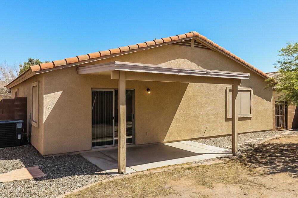 Building Photo - 15955 W Winchcomb Dr