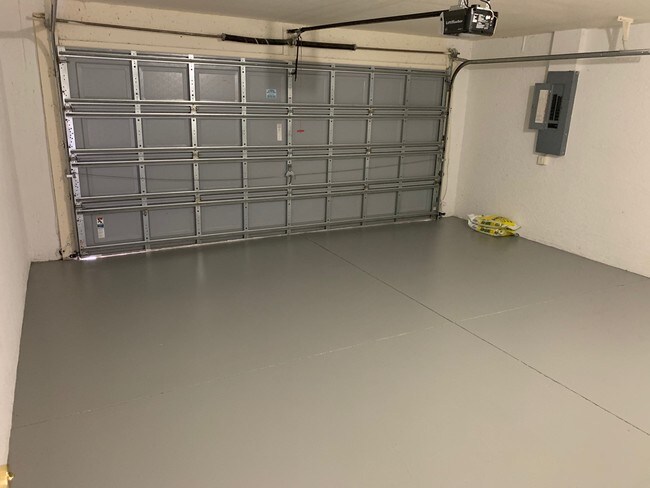 Building Photo - 1233 Damen St E