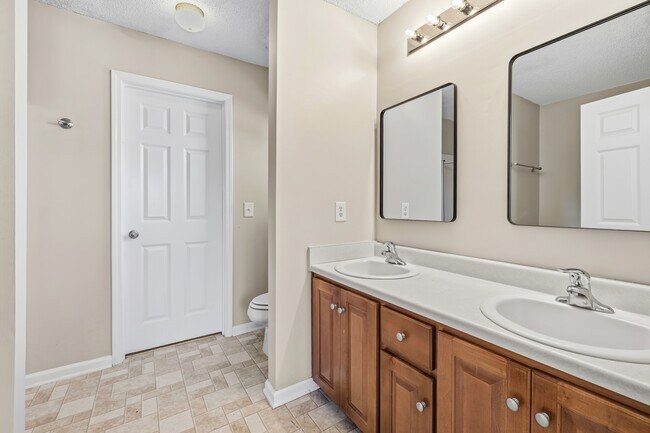 Building Photo - 777 King George Blvd