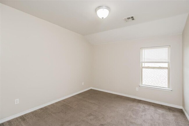 Building Photo - 10416 Westover Ave