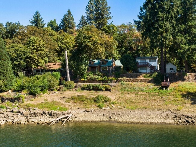 Building Photo - 14239 SE Fairoaks Ln