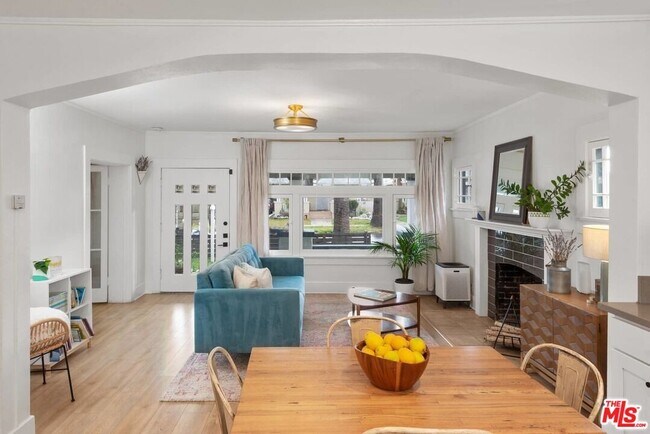 Building Photo - 1728 W 39th St