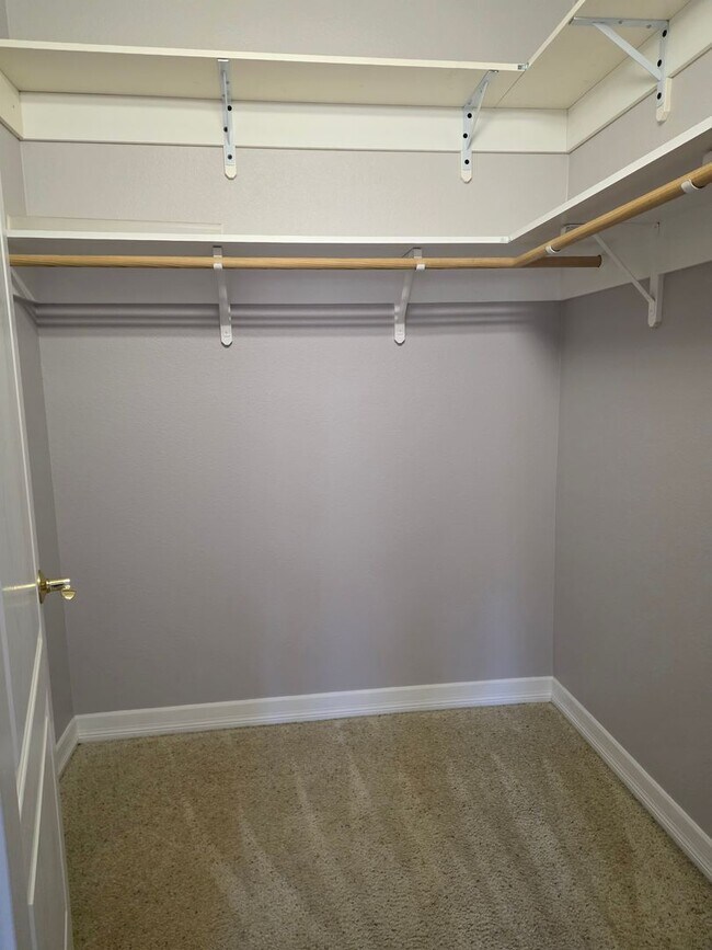 Building Photo - Amazing Bay View 3 bed/3 bath in Coos Bay