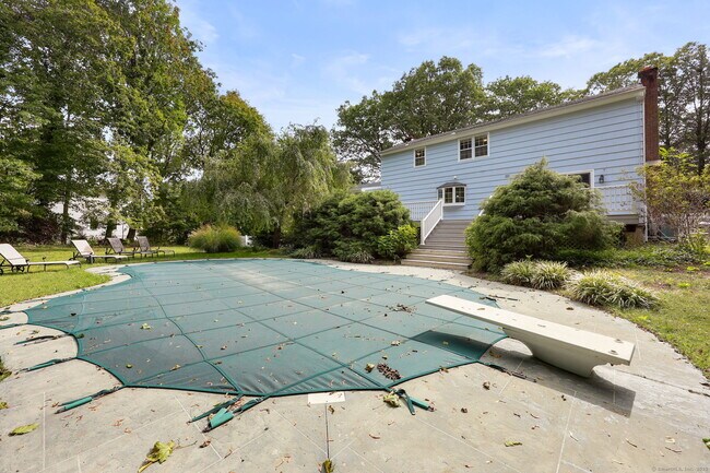 Building Photo - 8 Ferry Ln E