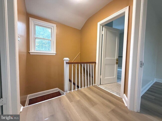 Building Photo - 804 Radnor Ave