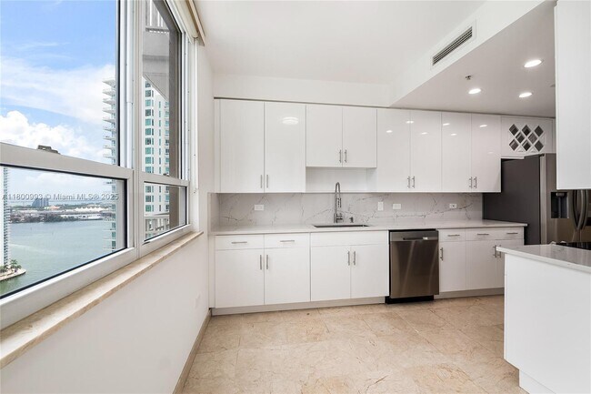 Building Photo - 801 Brickell Key Blvd
