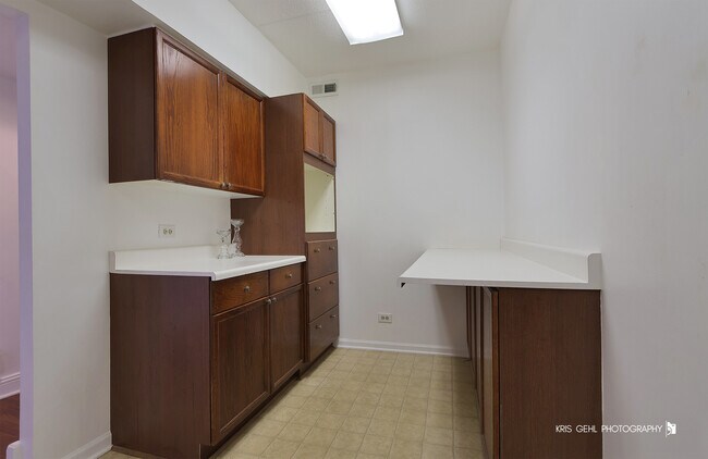 Building Photo - 12900 W Heiden Cir