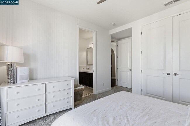 Building Photo - 1041 S Wedgewood Rd