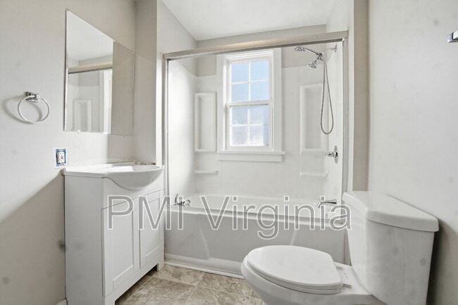 Building Photo - 630 W 36th St