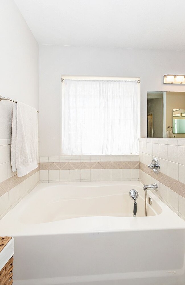 Building Photo - Pool home for rent June 1, 2025