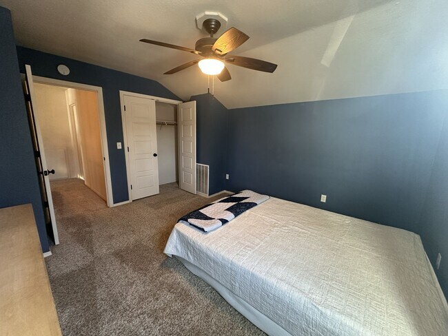 Building Photo - 3-bedroom, 2-bathroom Home