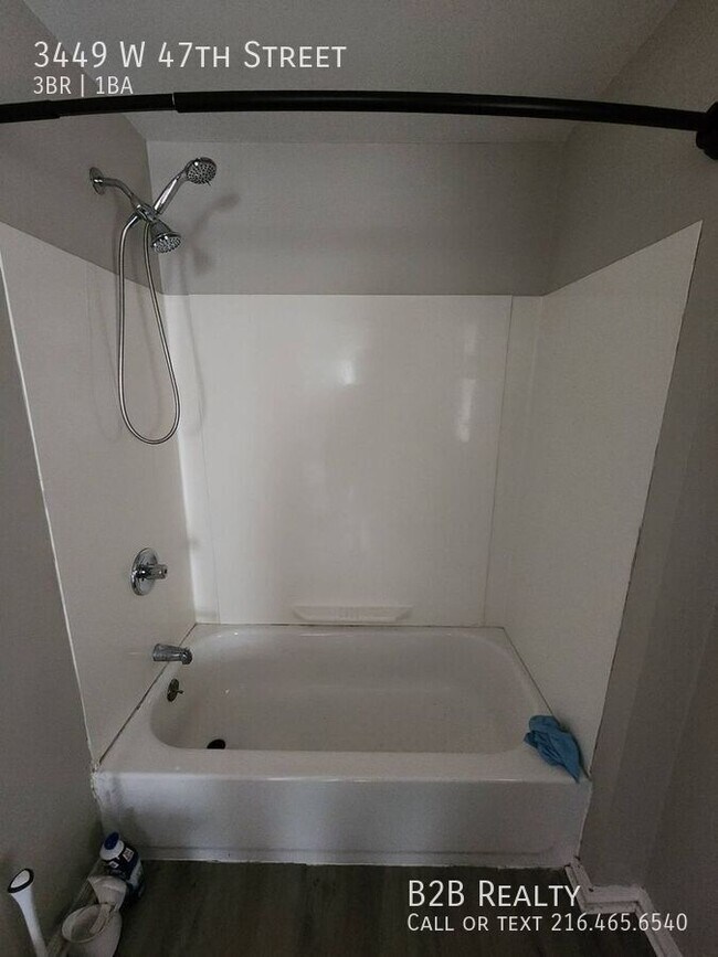 Building Photo - 3449 W 47th St