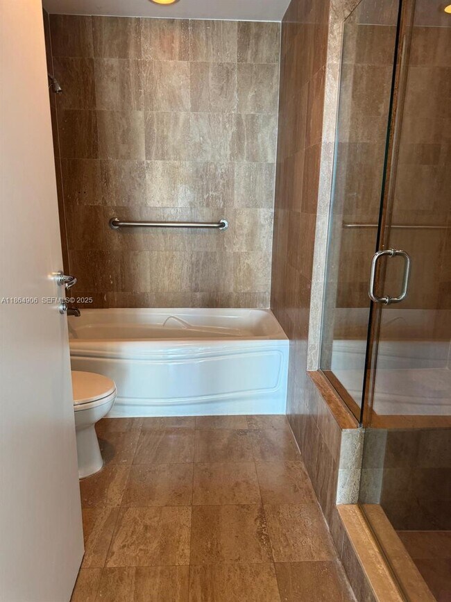 Building Photo - 300 S Biscayne Blvd